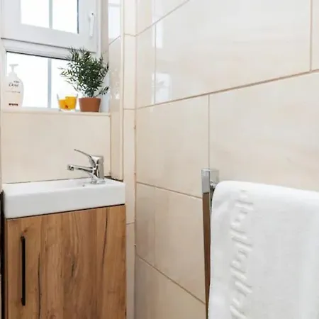 Ferienwohnung Tranquil 1Br In South Bank With Onsite Parking London Exterior foto