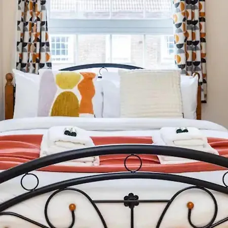 Ferienwohnung Tranquil 1Br In South Bank With Onsite Parking London Exterior foto
