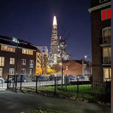Ferienwohnung Tranquil 1Br In South Bank With Onsite Parking London Exterior foto