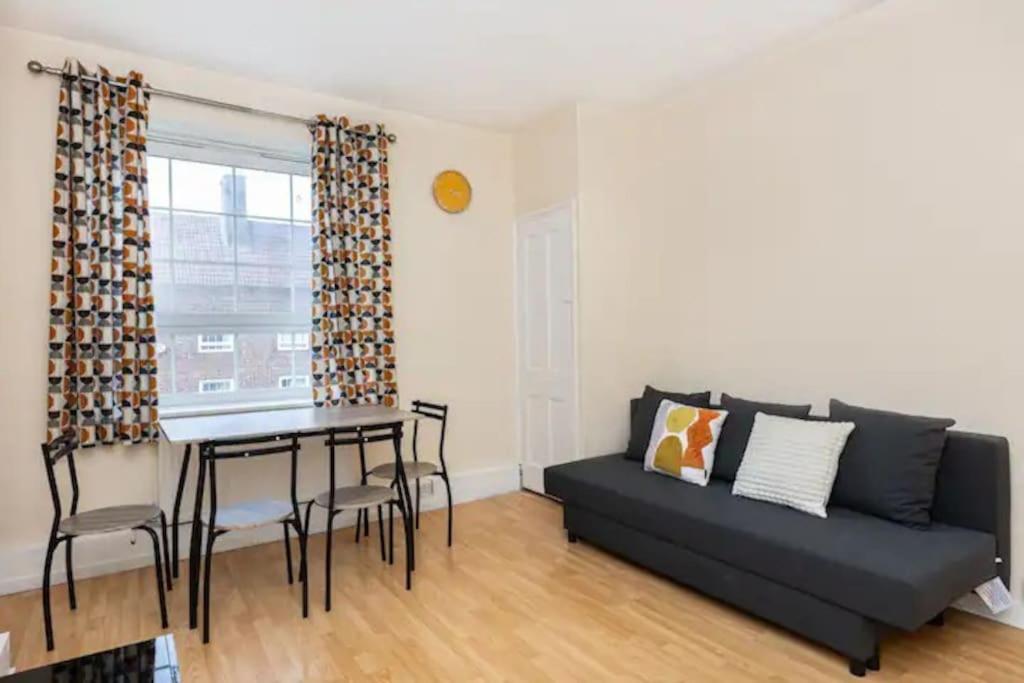 Tranquil 1br In South Bank With Onsite Parking Appartamento